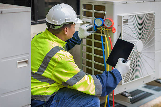 Professional Hvac technician working in Britt, MN